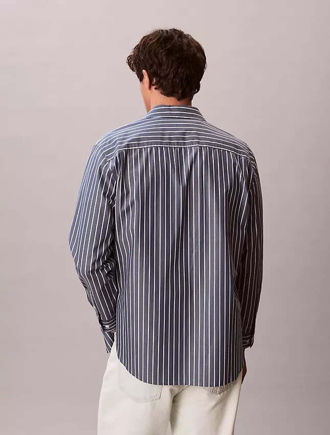 Camisa de popeline lavado com riscas e botões Camisa de popeline lavado com riscas e botões