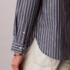 Camisa de popeline lavado com riscas e botões Camisa de popeline lavado com riscas e botões