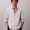 Camisa de popeline lavado com riscas tingidas no fio