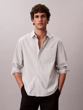 Camisa de popeline lavado com riscas tingidas no fio