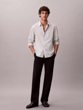 Camisa de popeline lavado com riscas tingidas no fio