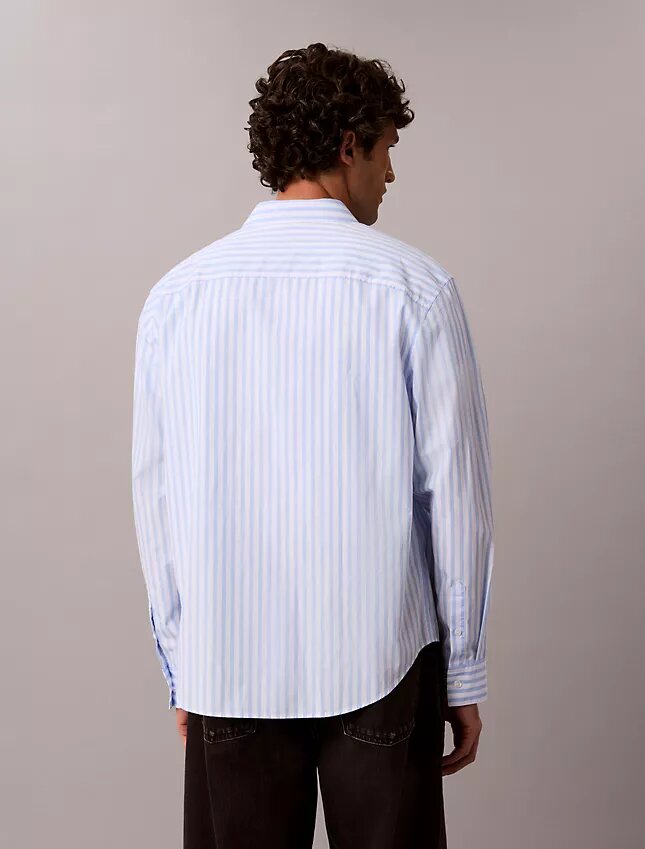 Camisa de popeline lavado com riscas tingidas no fio Camisa de popeline lavado com riscas tingidas no fio