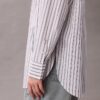 Camisa de popeline às riscas com botões e corte descontraído