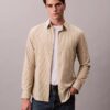 Camisa de riscas, corte justo e elástica, com botões Camisa de riscas, corte justo e elástica, com botões