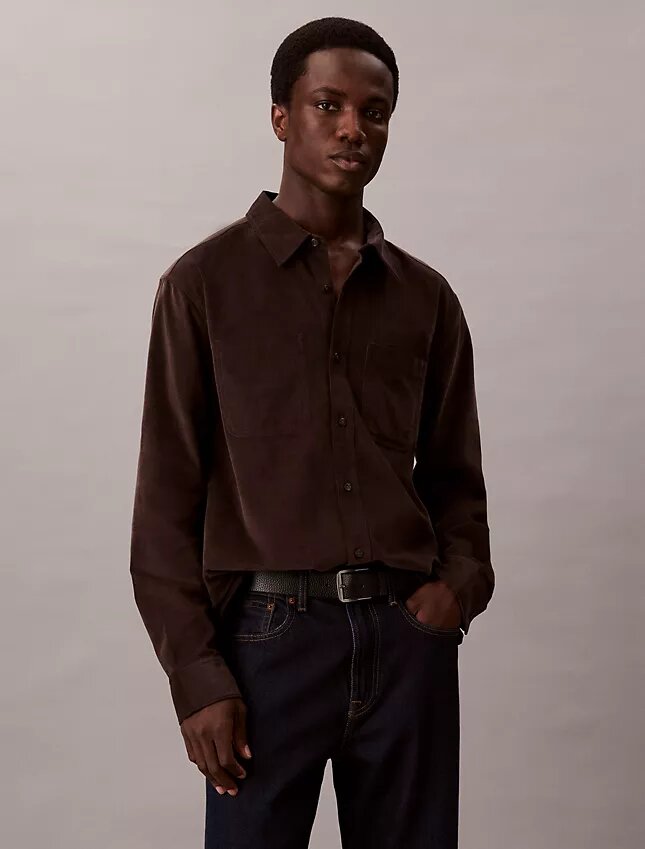 Camisa de veludo cotelê com botões e corte descontraído Camisa de veludo cotelê com botões e corte descontraído