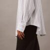 Camisa de viscose com botões e corte descontraído Camisa de viscose com botões e corte descontraído