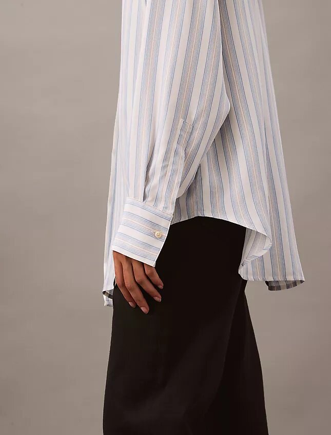 Camisa de viscose com botões e corte descontraído Camisa de viscose com botões e corte descontraído