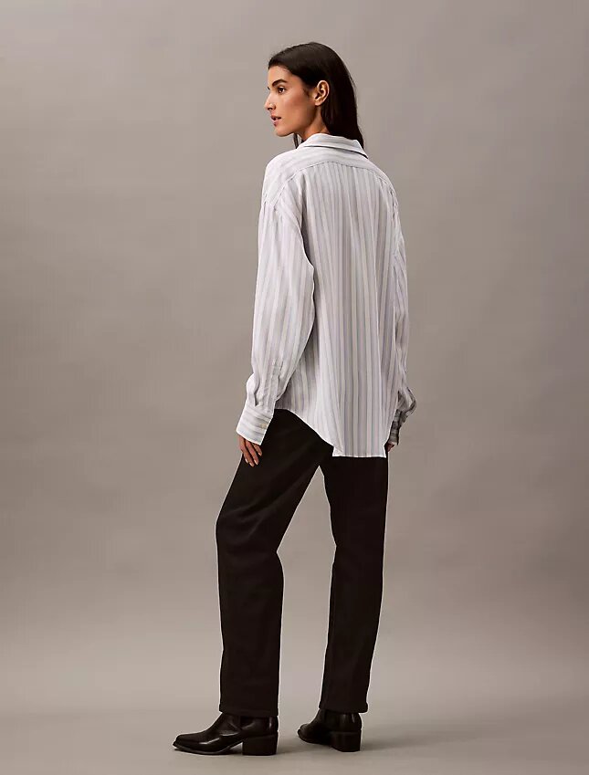 Camisa de viscose com botões e corte descontraído Camisa de viscose com botões e corte descontraído