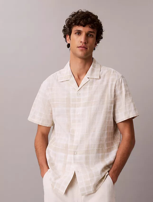 Camisa de xadrez em mistura de linho com corte descontraído e botões Camisa de xadrez em mistura de linho com corte descontraído e botões