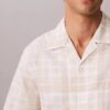Camisa de xadrez em mistura de linho com corte descontraído e botões Camisa de xadrez em mistura de linho com corte descontraído e botões