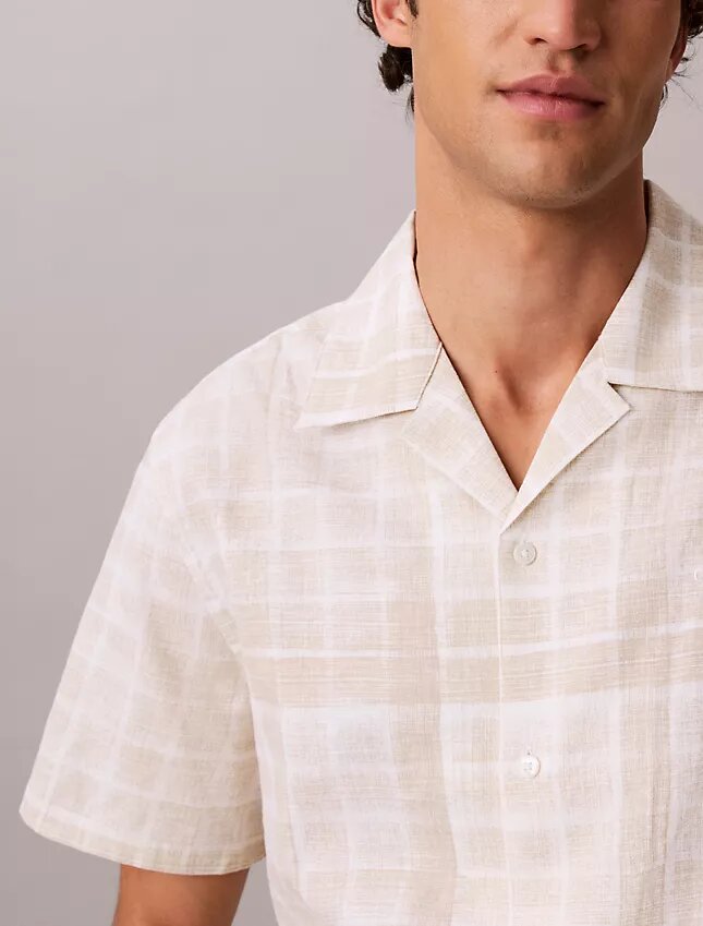 Camisa de xadrez em mistura de linho com corte descontraído e botões Camisa de xadrez em mistura de linho com corte descontraído e botões