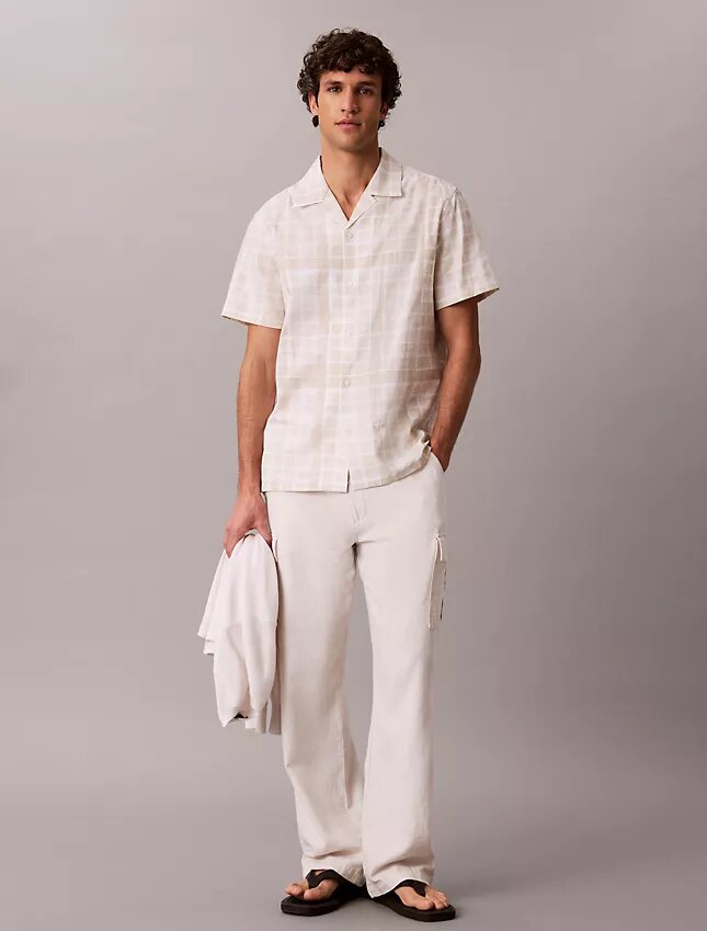 Camisa de xadrez em mistura de linho com corte descontraído e botões Camisa de xadrez em mistura de linho com corte descontraído e botões