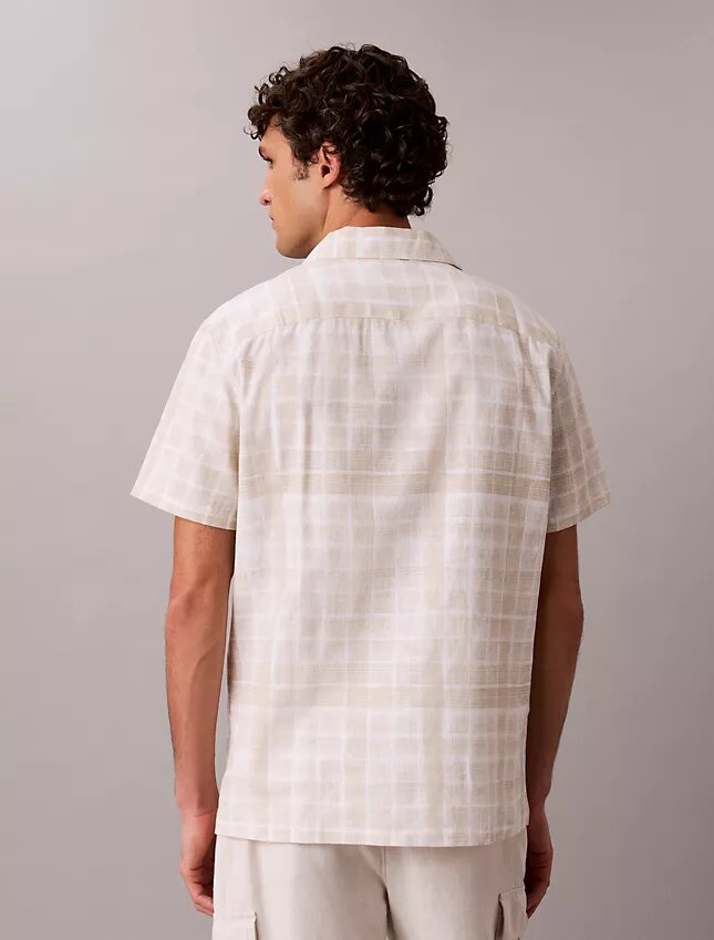 Camisa de xadrez em mistura de linho com corte descontraído e botões Camisa de xadrez em mistura de linho com corte descontraído e botões