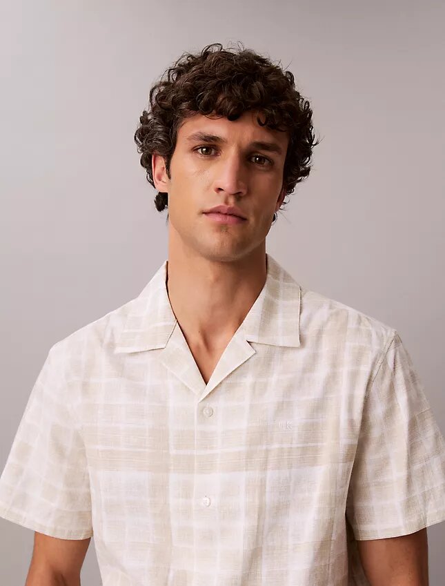 Camisa de xadrez em mistura de linho com corte descontraído e botões Camisa de xadrez em mistura de linho com corte descontraído e botões