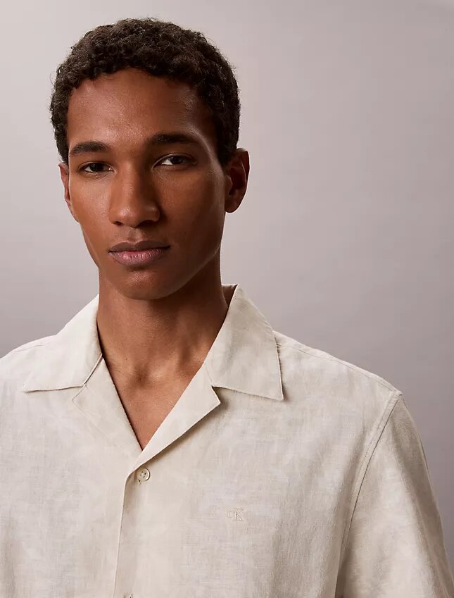 Camisa Descontraída de Algodão e Linho com Gola Camp Camisa Descontraída de Algodão e Linho com Gola Camp