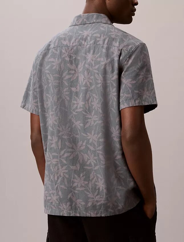 Camisa Descontraída de Algodão e Linho com Gola Camp Camisa Descontraída de Algodão e Linho com Gola Camp