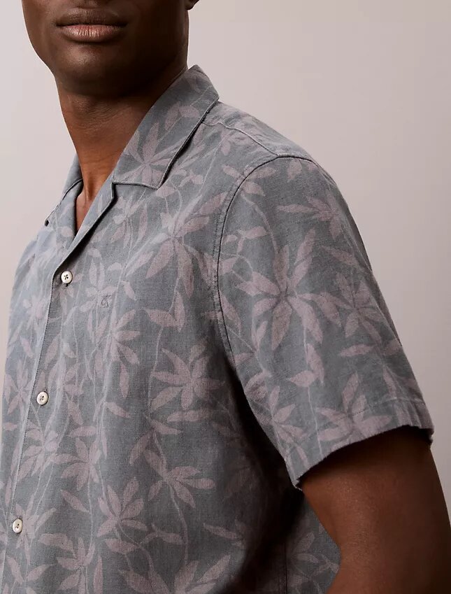 Camisa Descontraída de Algodão e Linho com Gola Camp Camisa Descontraída de Algodão e Linho com Gola Camp