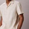 Camisa Descontraída de Algodão e Linho com Gola Camp Camisa Descontraída de Algodão e Linho com Gola Camp