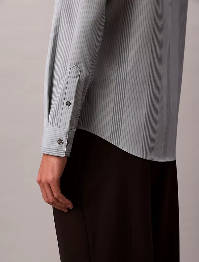 Camisa Justa Elástica Supima com Risca Tingida no Fio Camisa Justa Elástica Supima com Risca Tingida no Fio