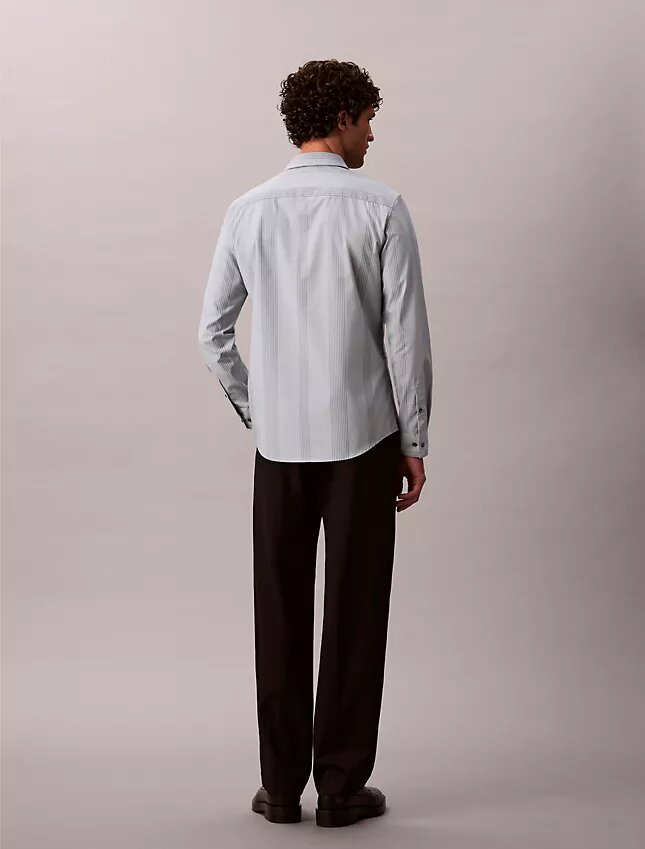Camisa Justa Elástica Supima com Risca Tingida no Fio Camisa Justa Elástica Supima com Risca Tingida no Fio