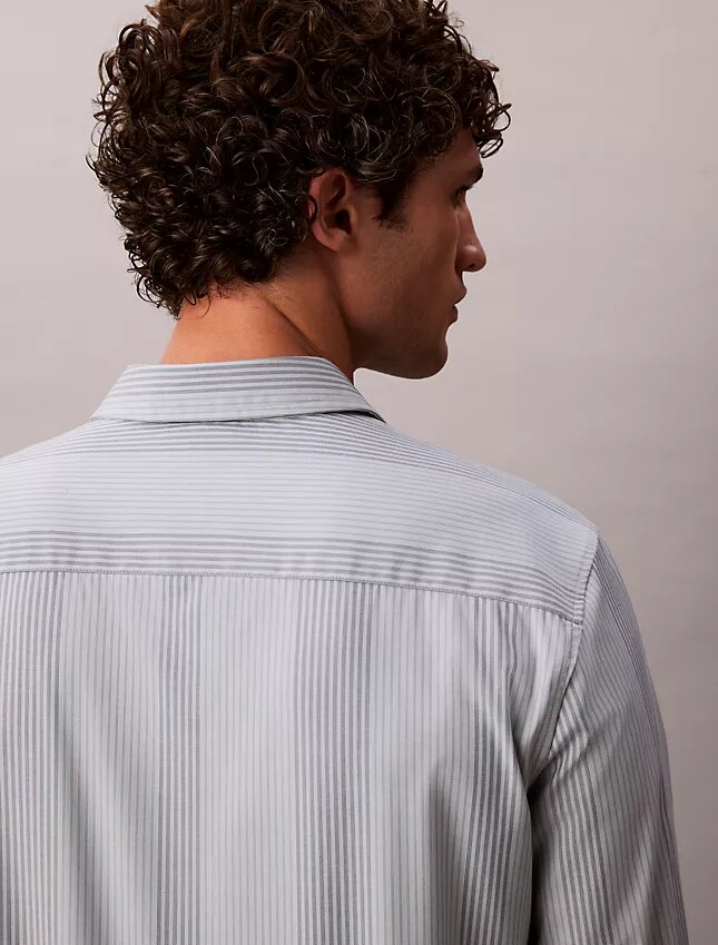 Camisa Justa Elástica Supima com Risca Tingida no Fio Camisa Justa Elástica Supima com Risca Tingida no Fio
