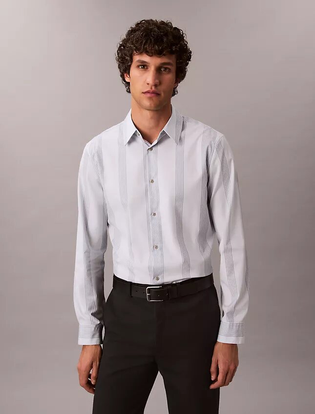 Camisa justa elástica Supima com riscas tingidas no fio Camisa justa elástica Supima com riscas tingidas no fio