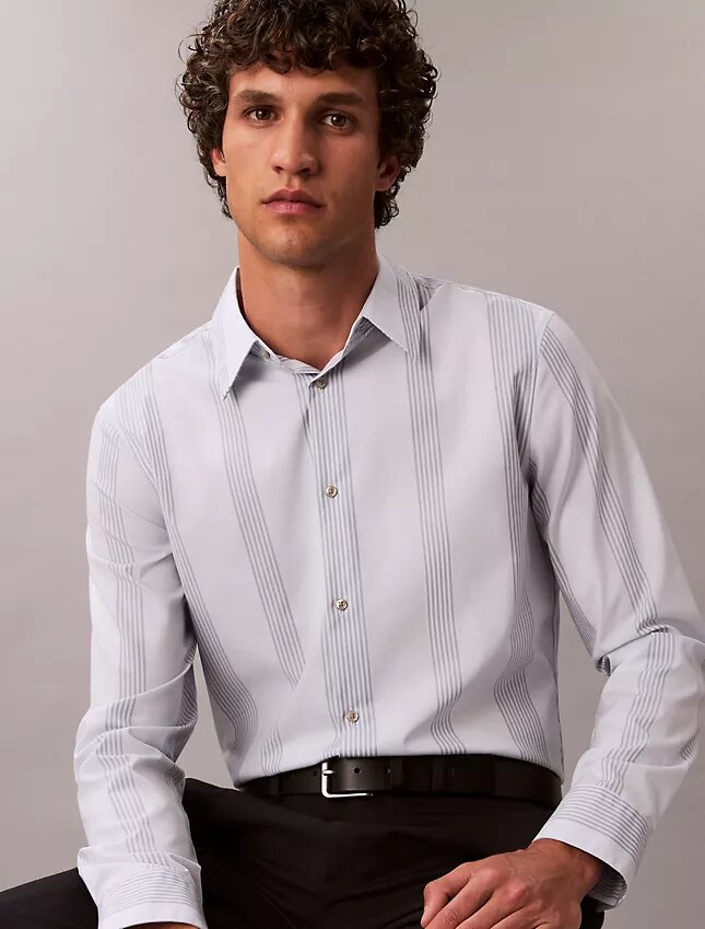 Camisa justa elástica Supima com riscas tingidas no fio Camisa justa elástica Supima com riscas tingidas no fio