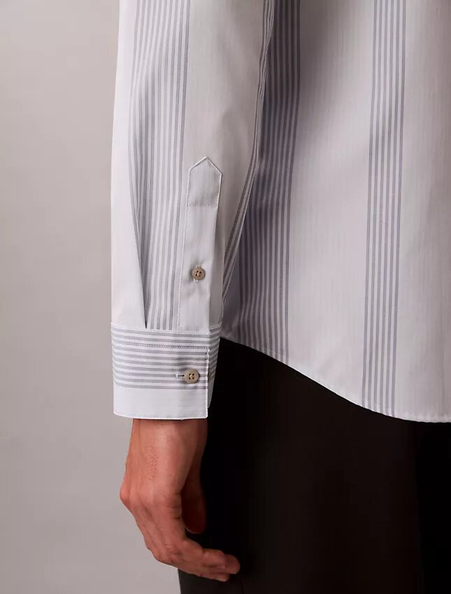 Camisa justa elástica Supima com riscas tingidas no fio Camisa justa elástica Supima com riscas tingidas no fio