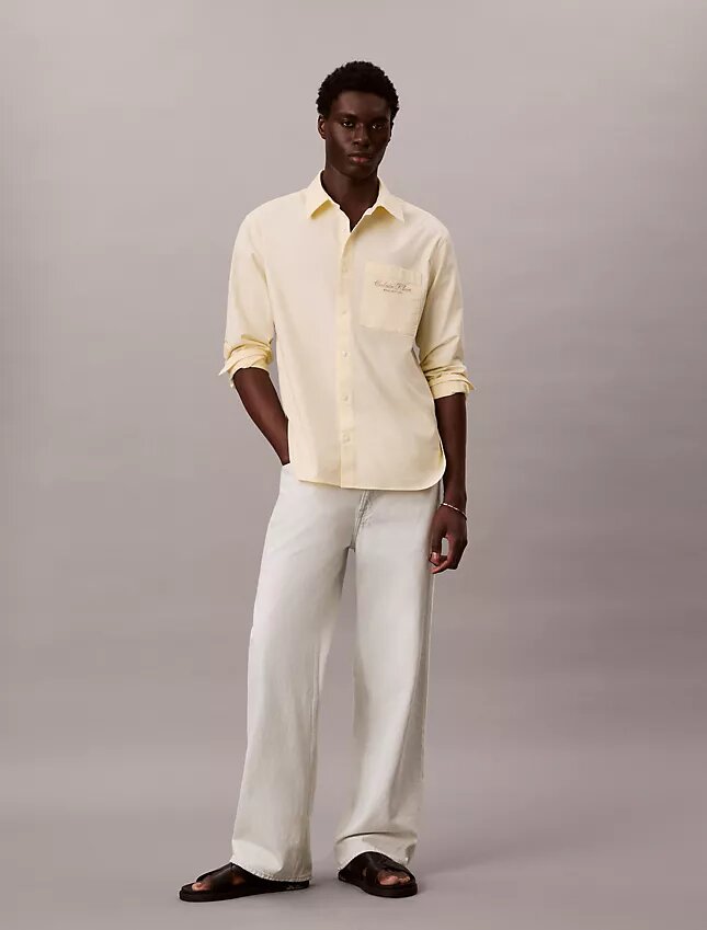 Camisa Oxford com botões e logótipo gráfico desbotado Camisa Oxford com botões e logótipo gráfico desbotado
