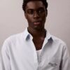 Camisa Oxford com botões e logótipo gráfico desbotado Camisa Oxford com botões e logótipo gráfico desbotado