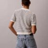 Camisa polo com costura às riscas