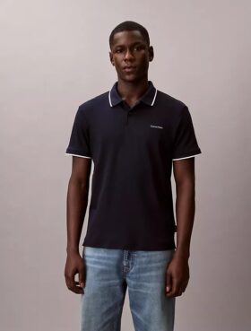 Camisa polo com detalhes em Liquid Touch