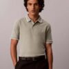 Camisa polo com detalhes em Liquid Touch