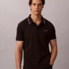 Camisa polo com detalhes em Liquid Touch
