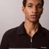 Camisa polo com fecho de correr de um quarto e debrum contrastante