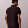 Camisa polo com fecho de correr de um quarto e debrum contrastante