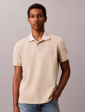 Camisa polo com gola em blocos de cor em piqué