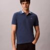 Camisa polo com gola em blocos de cor em piqué