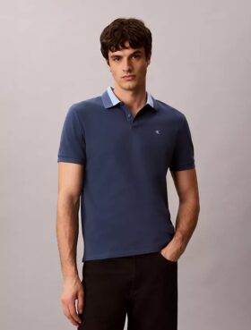 Camisa polo com gola em blocos de cor em piqué