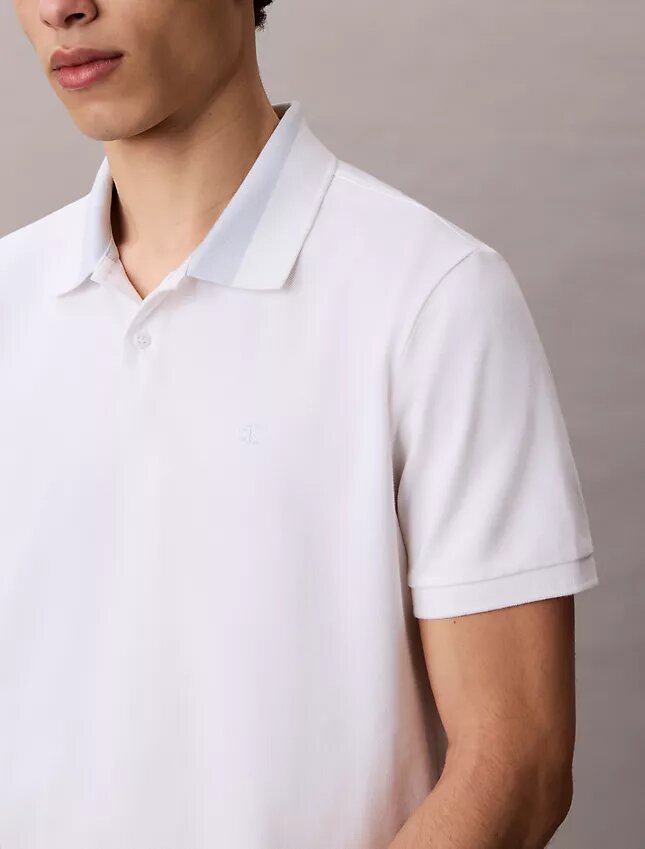 Camisa polo com gola em blocos de cor em piqué Camisa polo com gola em blocos de cor em piqué