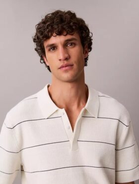 Camisa polo de malha às riscas em algodão