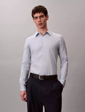 Camisa Slim com botões e padrão jacquard geométrico