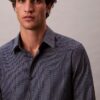Camisa Slim com botões e padrão jacquard geométrico