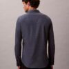 Camisa Slim com botões e padrão jacquard geométrico