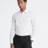 Camisa social de corte justo em algodão com padrão em espinha Camisa social de corte justo em algodão com padrão em espinha