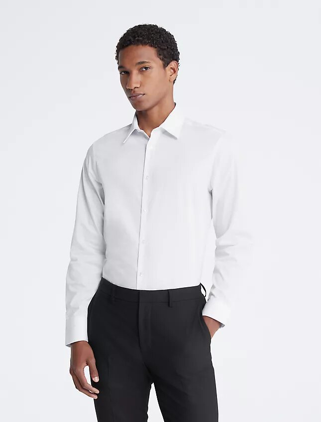 Camisa social de corte justo em algodão com padrão em espinha Camisa social de corte justo em algodão com padrão em espinha