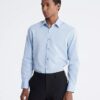 Camisa social de corte justo em algodão com padrão em espinha Camisa social de corte justo em algodão com padrão em espinha
