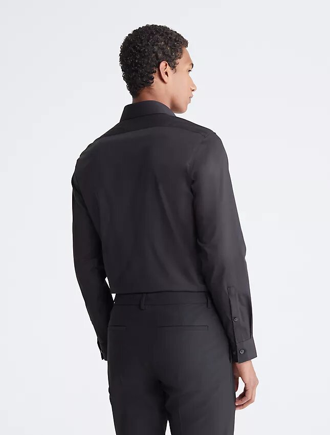 Camisa social de corte justo em algodão com padrão em espinha Camisa social de corte justo em algodão com padrão em espinha