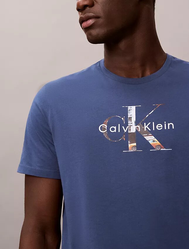 Camiseta clássica com estampa gráfica Monologo Camiseta clássica com estampa gráfica Monologo