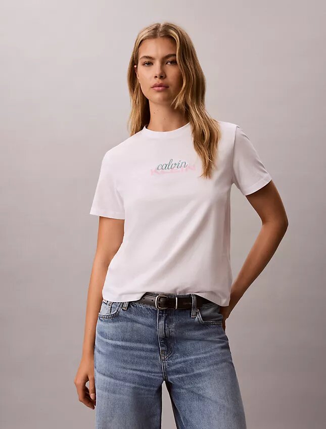 Camiseta clássica com logótipo em camadas Camiseta clássica com logótipo em camadas